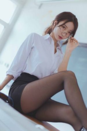 浪货趴办公桌屁股撅起来调教_高清版日韩电影在线